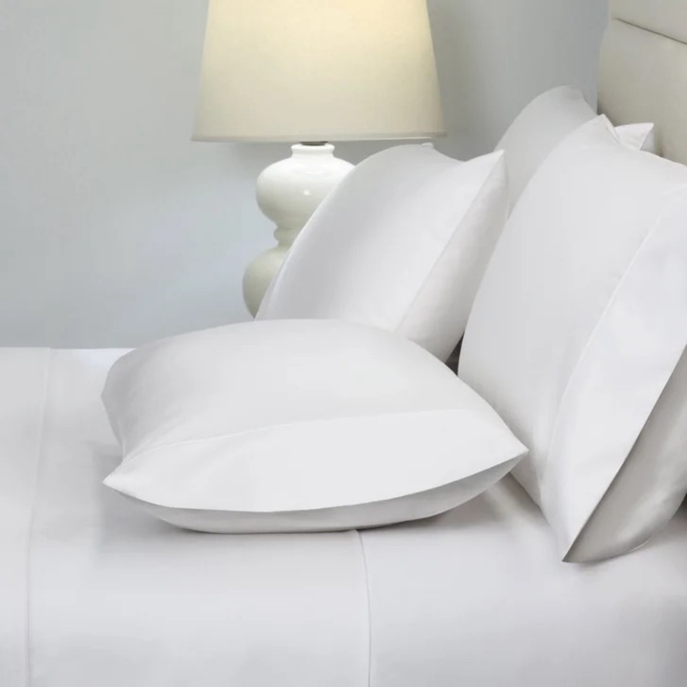 NWOT Kirkland Signature 680 Thread Count 6 - Piece Sheet Set